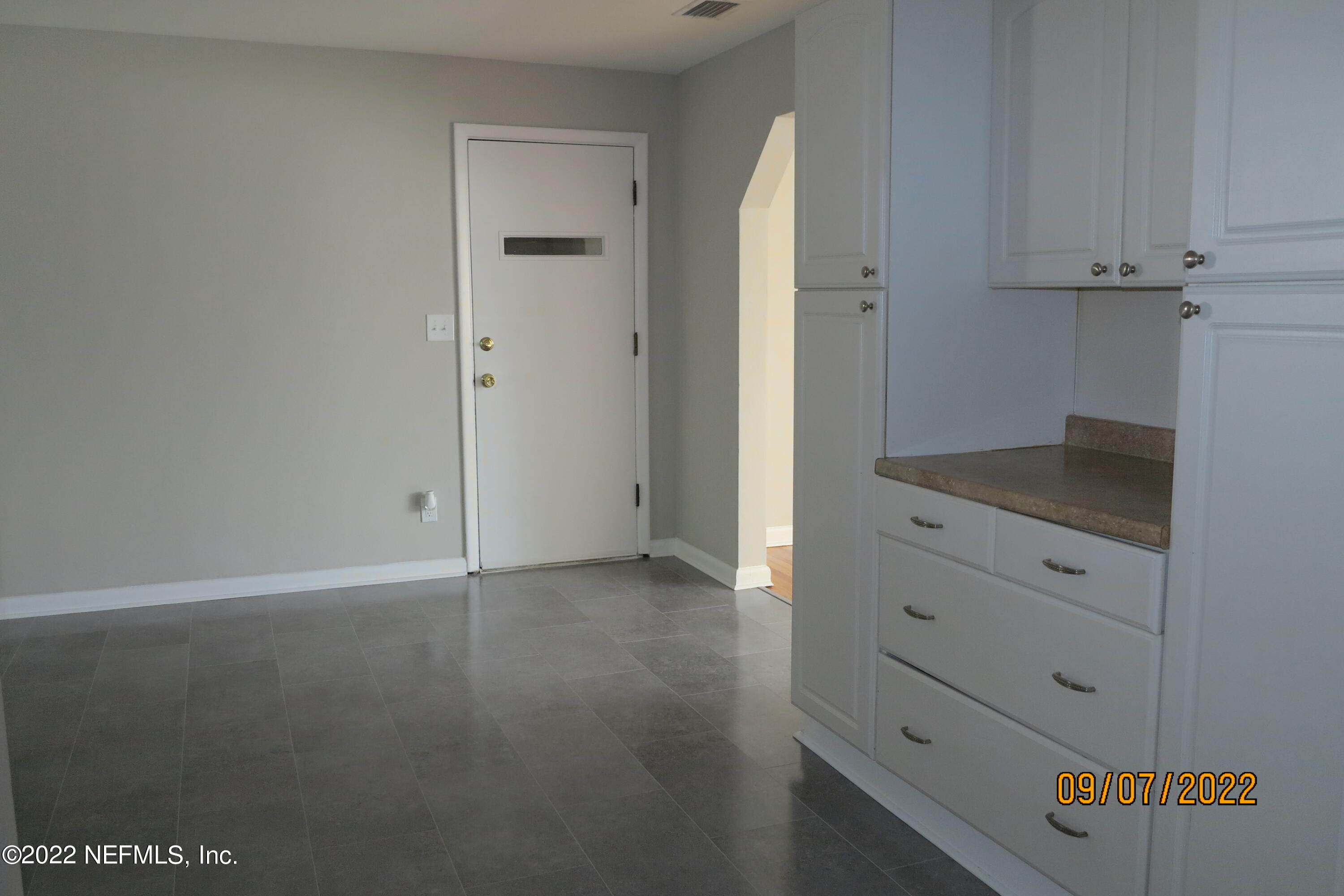 2448 Sam Road Jacksonville, FL 32216 - Photo 10 of 43 Open Eat-In Space