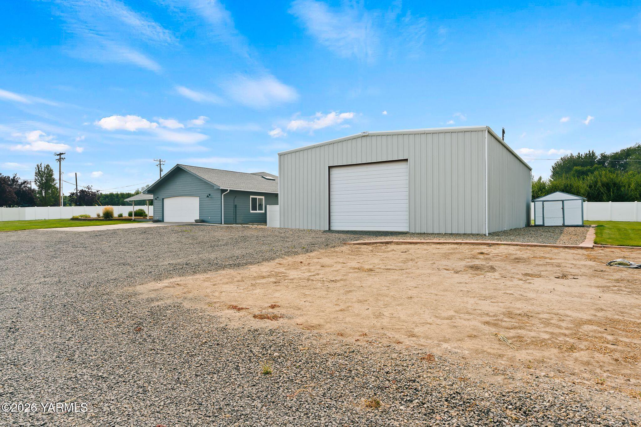 575 Parish Road Selah, WA 98942 - Photo 9 of 36 04_Exterior_SpaciousShopBuilding