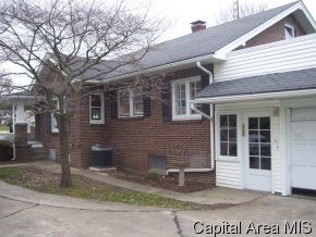 1714 Mound Road Jacksonville, IL 62650 - Photo 3 of 12 Gallery Image 3