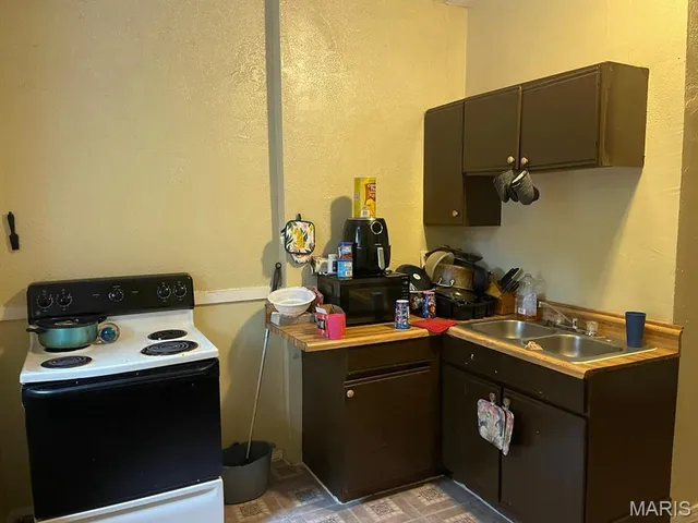 $300,000 | 3240 Gravois Avenue, St. Louis, MO 63118