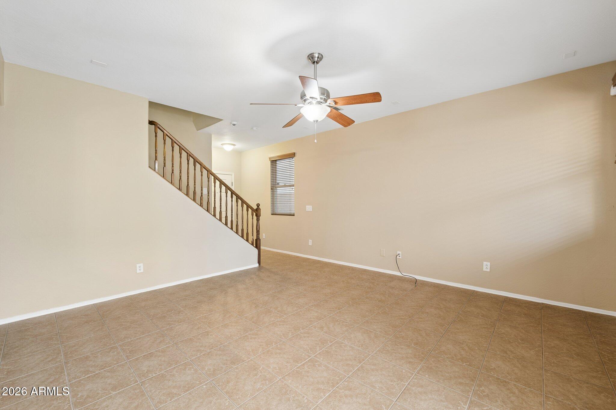 2226 East Fraktur Road Phoenix, AZ 85040 - Photo 27 of 68 Living room