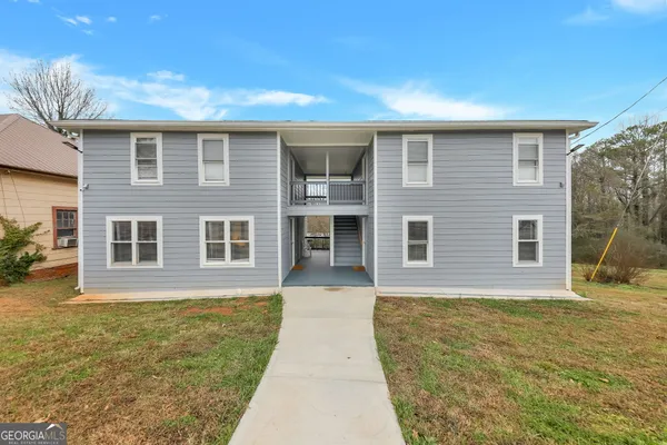 a front view of house with yard