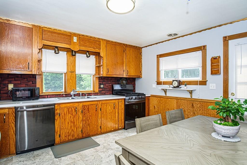 643 Mammoth Road Dracut, MA 01826 - Photo 3 of 23 Gallery Image 3