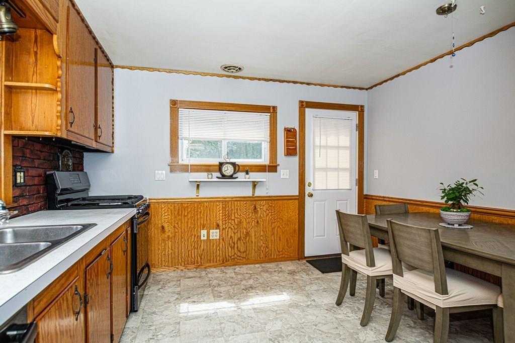 643 Mammoth Road Dracut, MA 01826 - Photo 5 of 23 Gallery Image 5