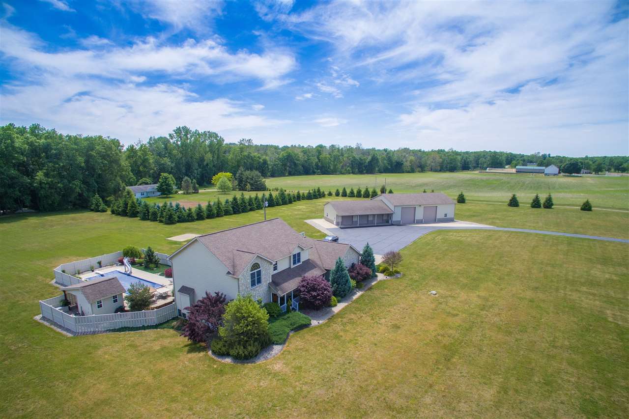 2151 North Fox Farm Road Warsaw, IN 46580 - Photo 1 of 32 Gallery Image 1