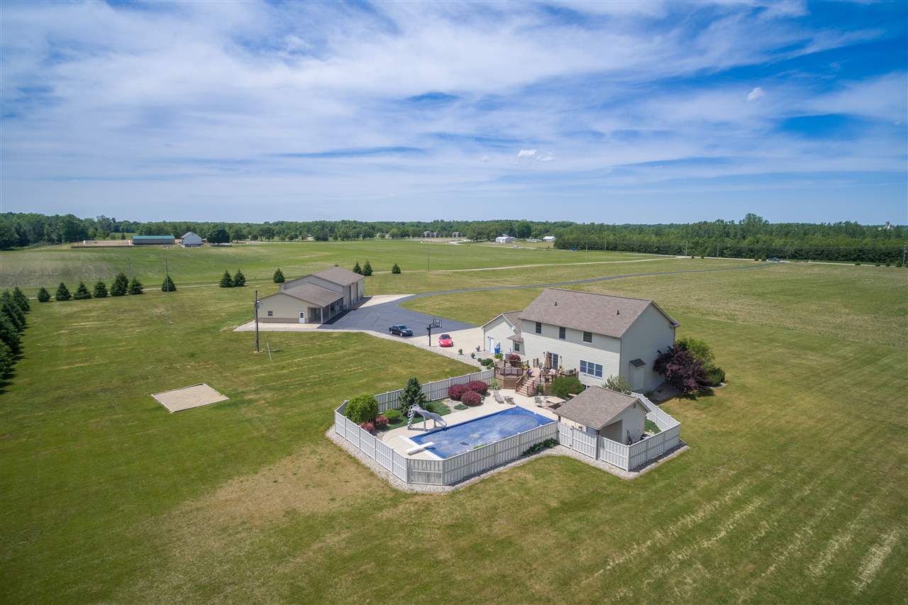 2151 North Fox Farm Road Warsaw, IN 46580 - Photo 2 of 32 Gallery Image 2