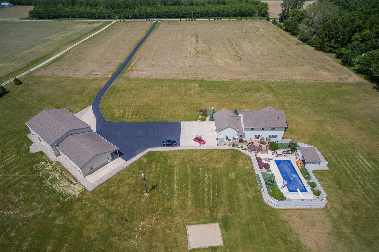 2151 North Fox Farm Road Warsaw, IN 46580 - Photo 3 of 32 Gallery Image 3