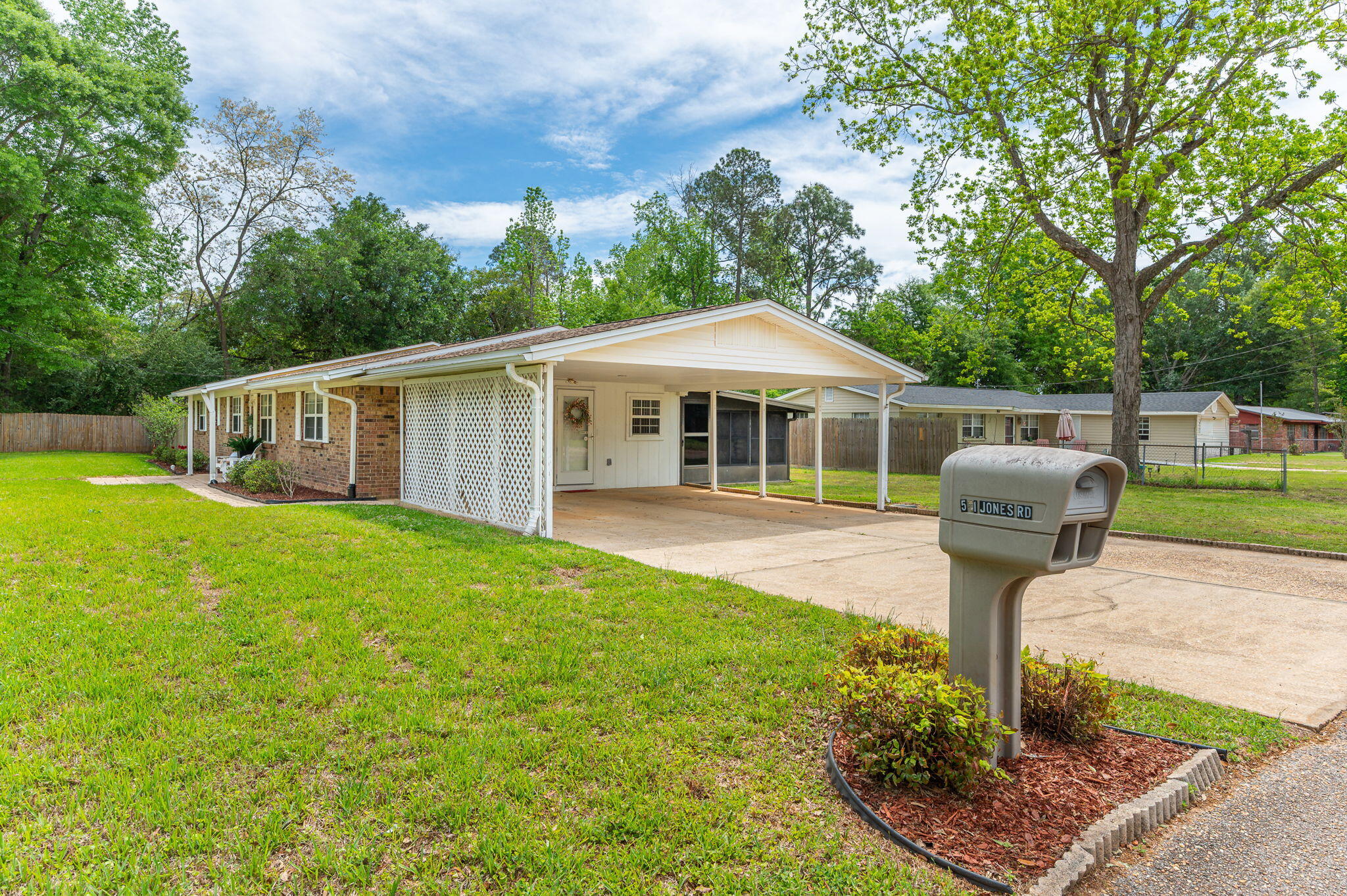 501 Jones Road Crestview, FL 32536 - Photo 32 of 32 a front view of a house with garden