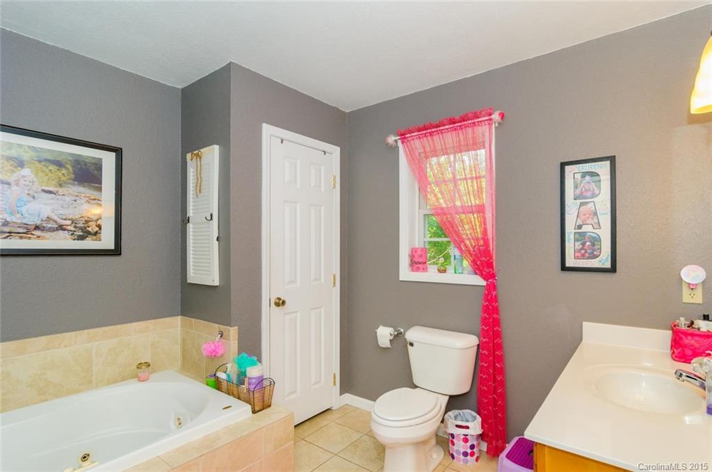 358 Blackberry Ridge Road Burnsville, NC 28714 - Photo 18 of 24 Gallery Image 18