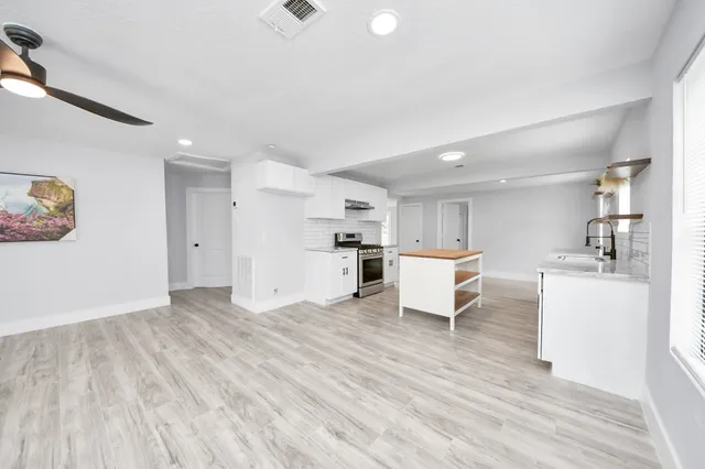 $1,700 | 503 Schilling Avenue, Baytown, TX 77520