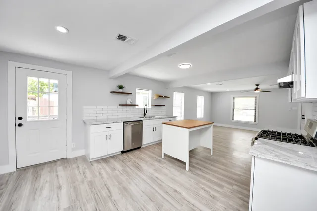 $1,700 | 503 Schilling Avenue, Baytown, TX 77520