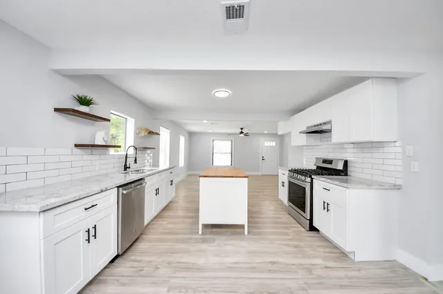 $1,700 | 503 Schilling Avenue, Baytown, TX 77520