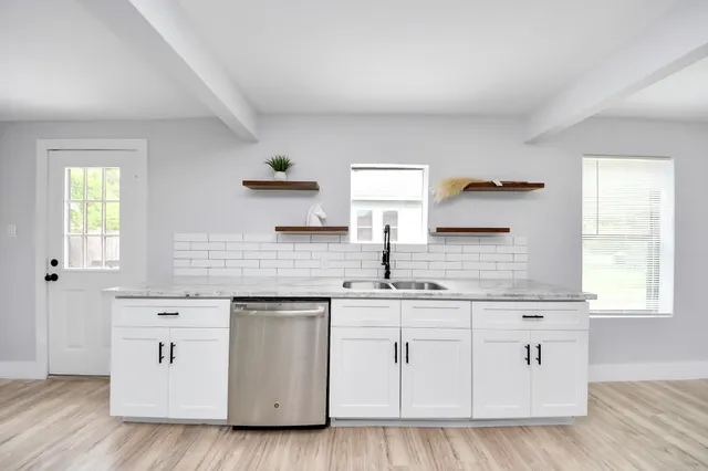 $1,700 | 503 Schilling Avenue, Baytown, TX 77520