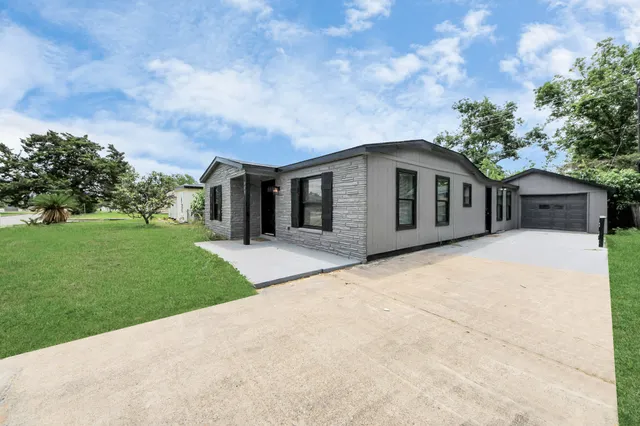 $1,700 | 503 Schilling Avenue, Baytown, TX 77520