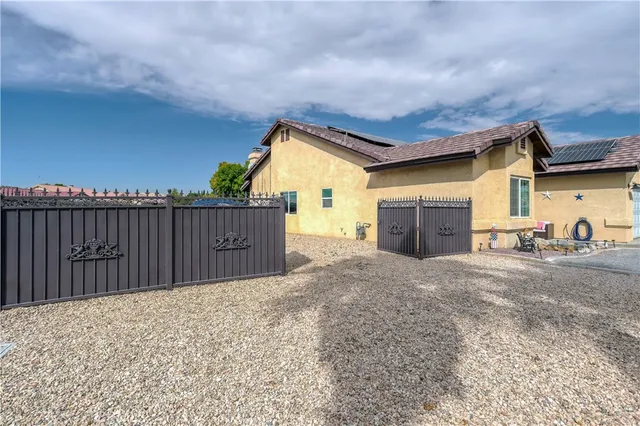 $425,000 | 27220 Strawberry Lane, Helendale, CA 92342