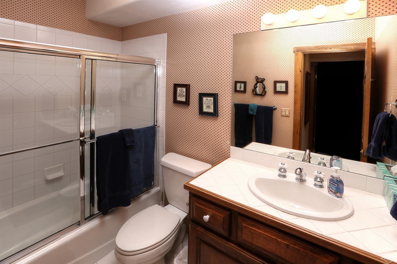 24 Clubhouse Circle Edwards, CO 81632 - Photo 10 of 17 a bathroom with a sink a toilet and shower