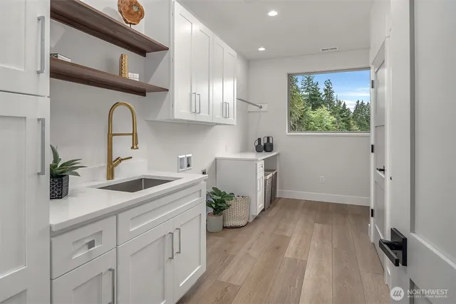 $1,499,000 | 710 Chris David Drive, Steilacoom, WA 98388