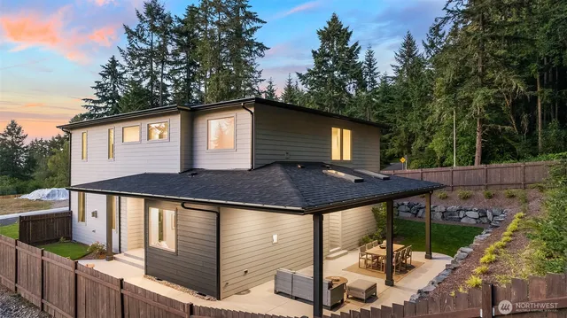 $1,499,000 | 710 Chris David Drive, Steilacoom, WA 98388