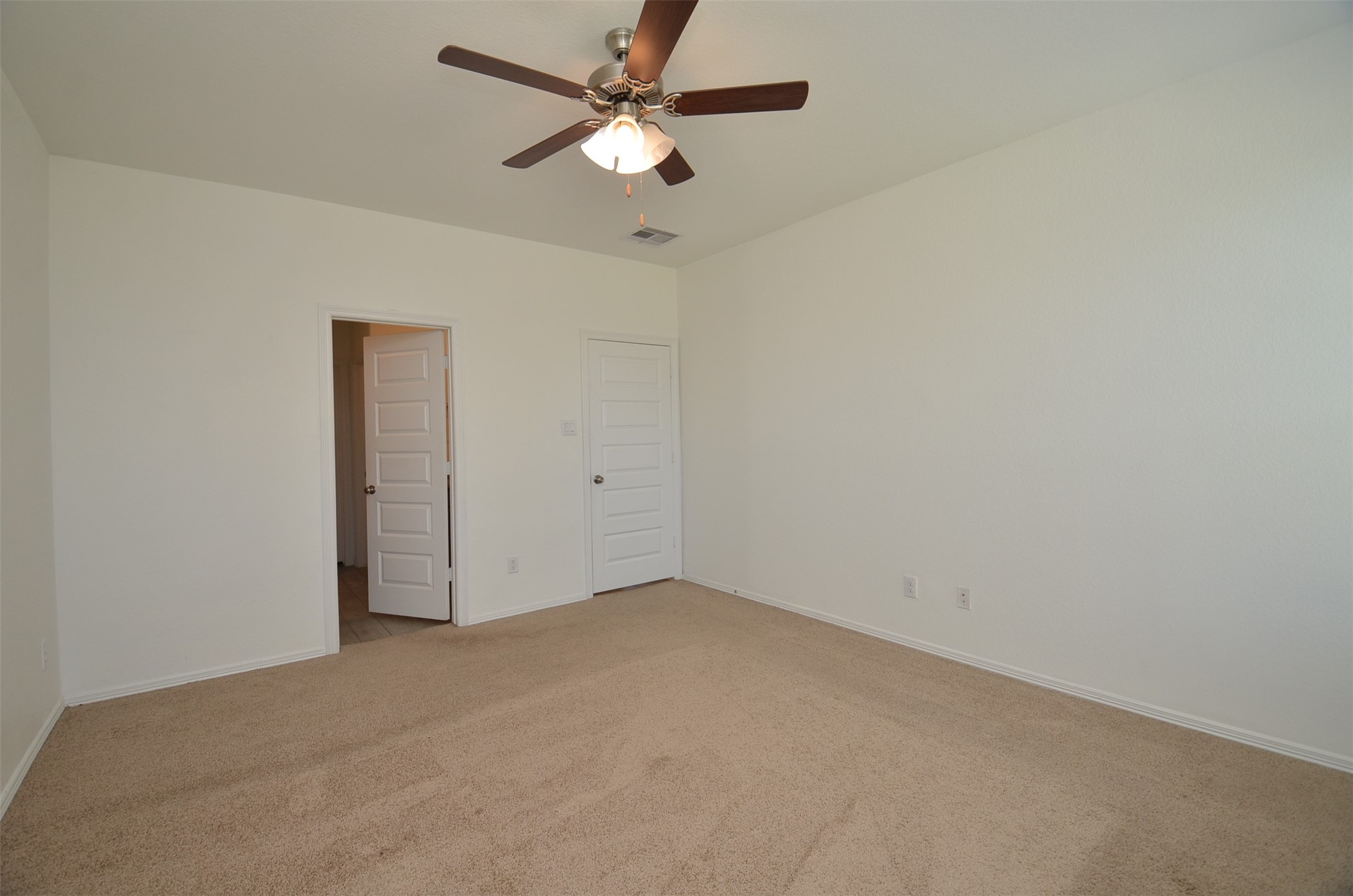 5602 Tabula Rasa Drive Katy, TX 77493 - Photo 25 of 38 an empty room with a chandelier fan and a ceiling fan