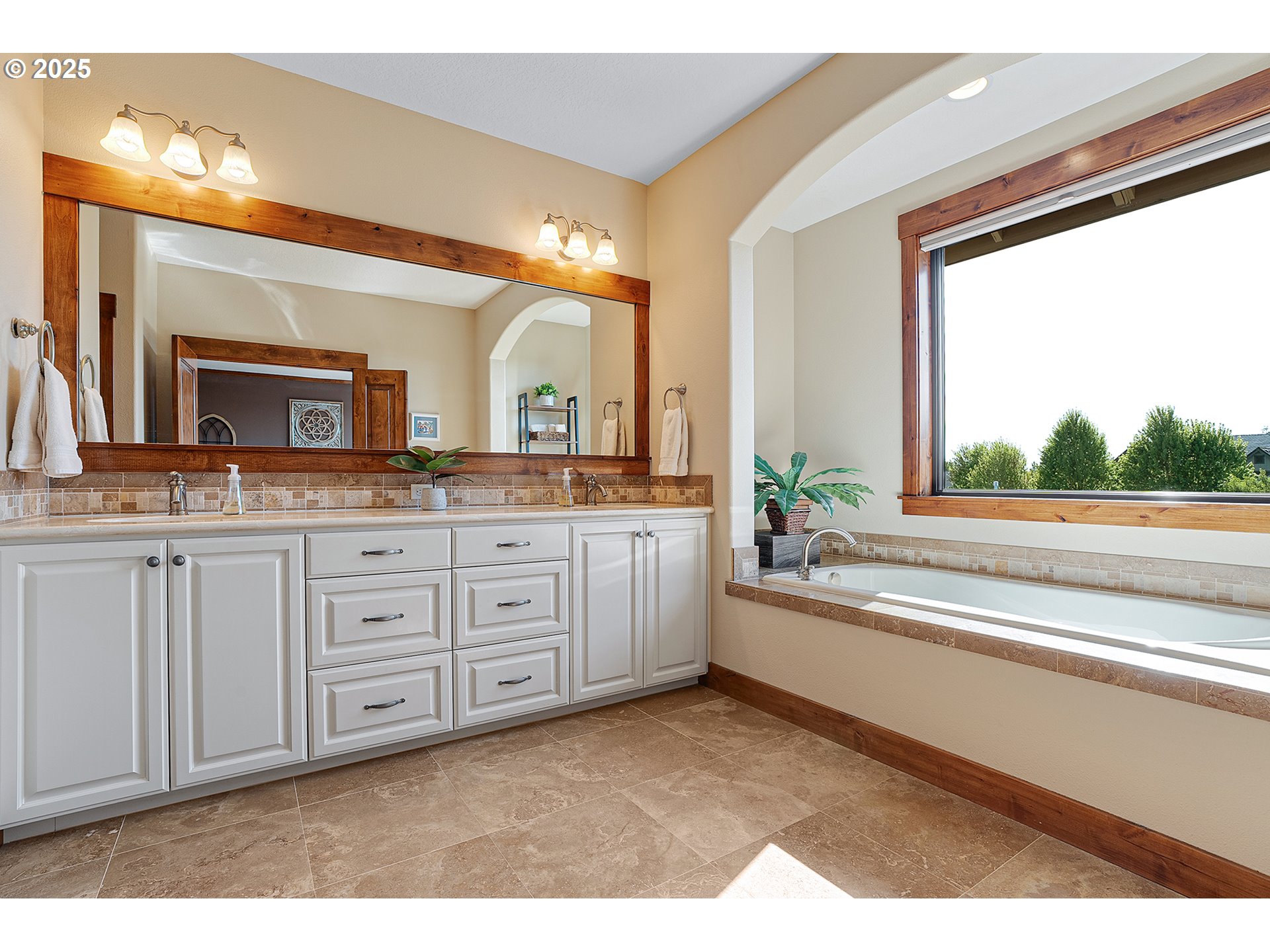 2760 Ridge Lane West Linn, OR 97068 - Photo 26 of 45 Owner's Suite Bathroom