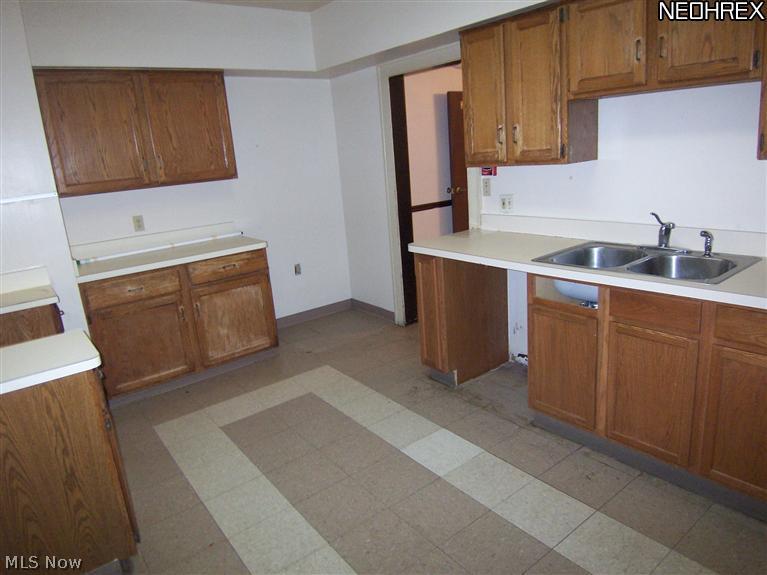 6063 Pearl Road Parma Heights, OH 44130 - Photo 20 of 25 Kitchen.