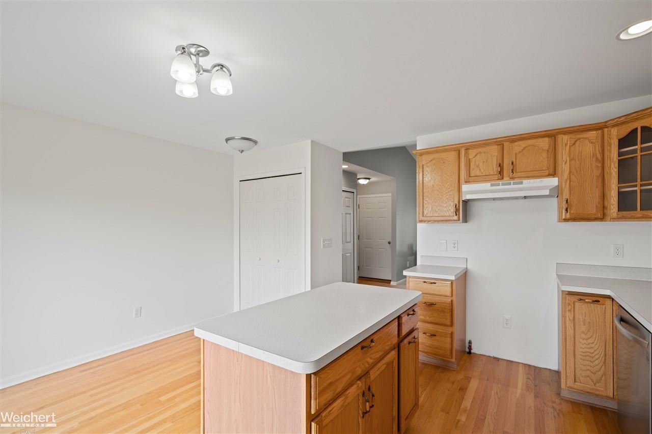 489 Newcastle Lane Romeo, MI 48065 - Photo 8 of 25 50056707-7.JPG