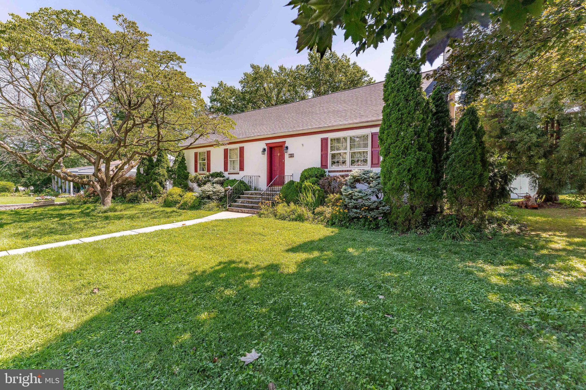 a view of a yard in front of a house