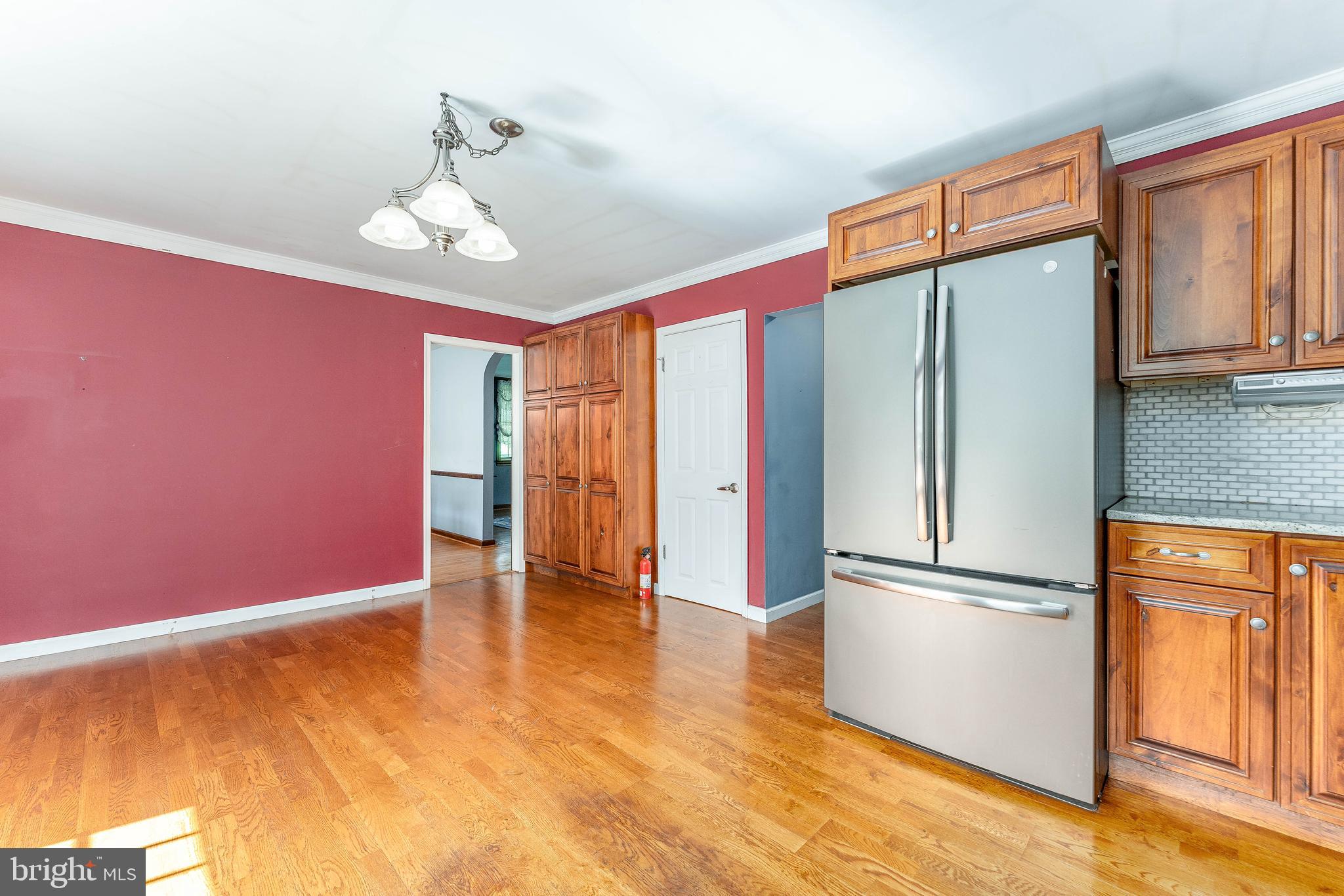 281 West Avenue Springfield, PA 19064 - Photo 18 of 51 a view of an empty room with wooden floor and a window