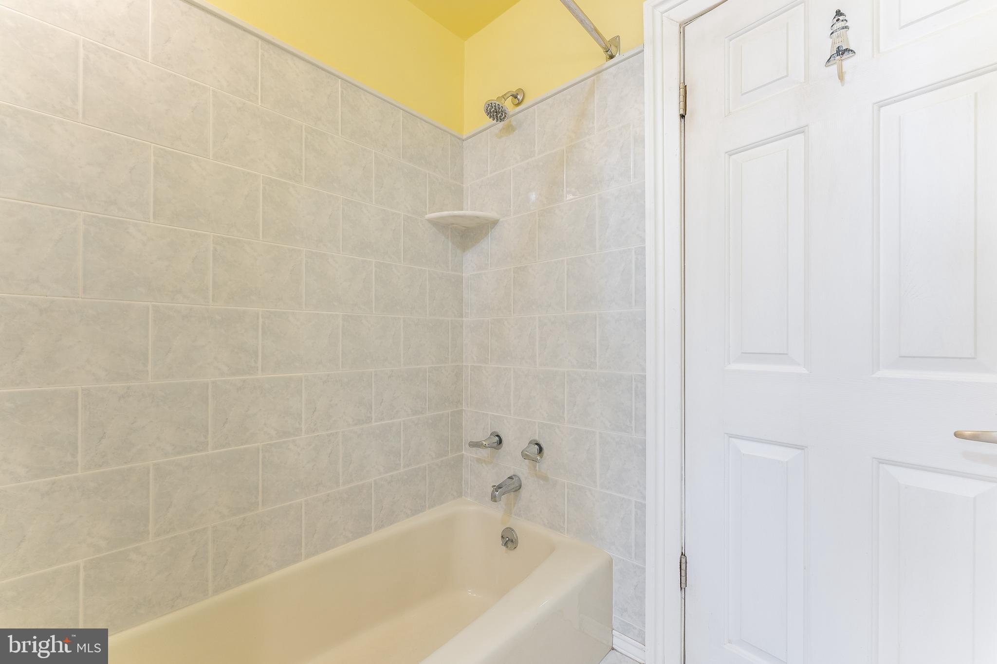 281 West Avenue Springfield, PA 19064 - Photo 25 of 51 a bathroom with a bathtub