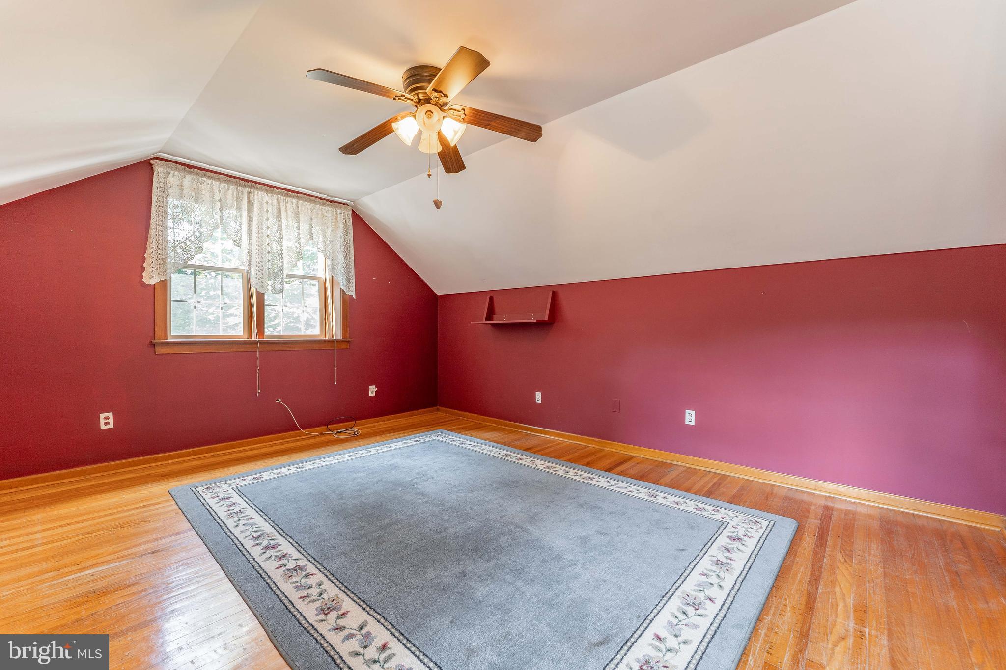 281 West Avenue Springfield, PA 19064 - Photo 36 of 51 an empty room with windows
