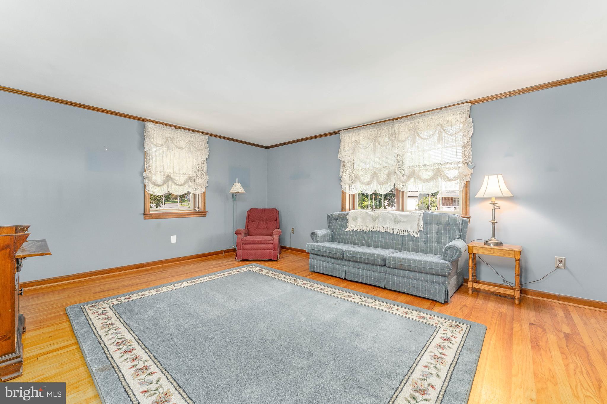 281 West Avenue Springfield, PA 19064 - Photo 8 of 51 a living room with furniture a rug and a large window
