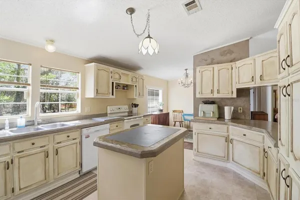 $368,500 | 4950 West Mockingbird Street, Homosassa, FL 34446