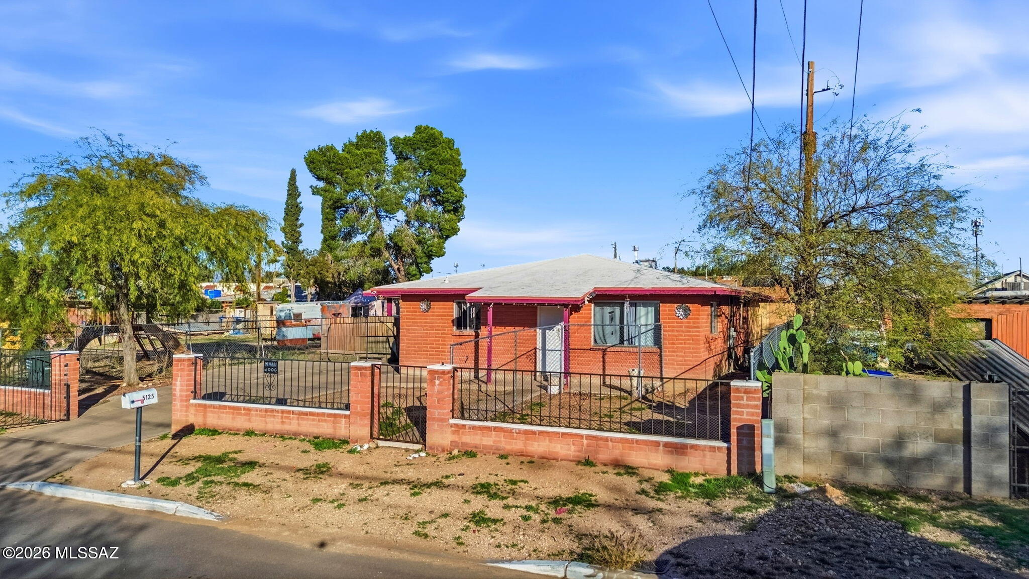 5125 South Missiondale Road Tucson, AZ 85706 - Photo 3 of 32 a view of a house with a yard