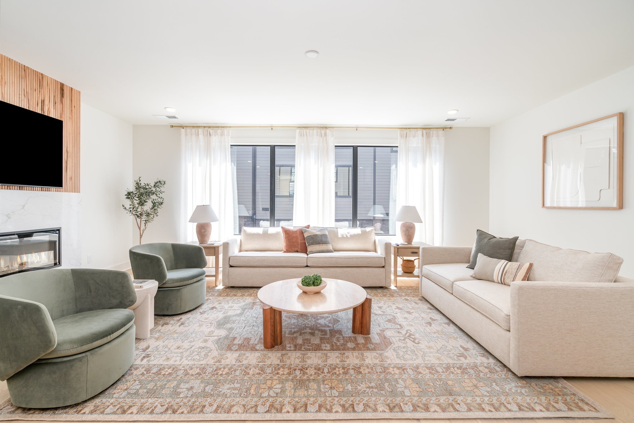 542 A Rosedale Avenue, Unit 10 Nashville, TN 37211 - Photo 2 of 33 a living room with furniture and a flat screen tv