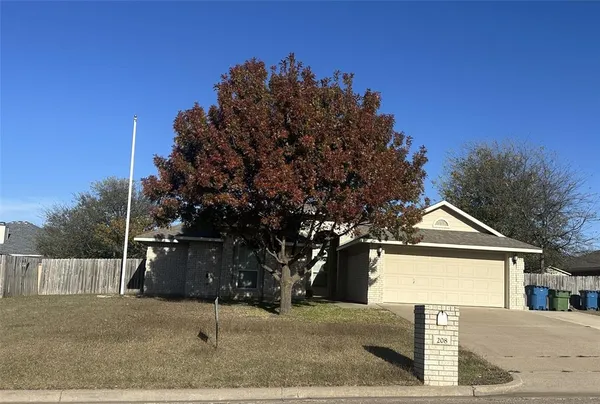 $335,500 | 208 Pearl Drive, Hewitt, TX 76643