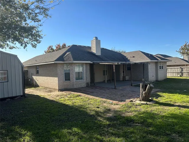 $394,500 | 208 Pearl Drive, Hewitt, TX 76643