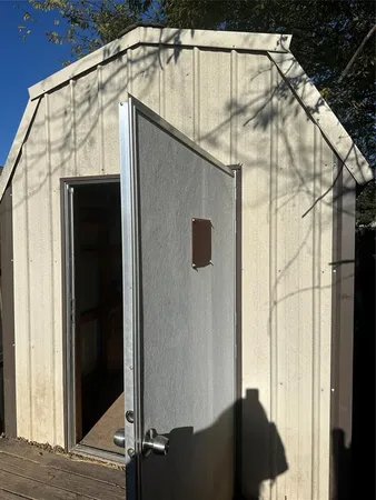 $335,500 | 208 Pearl Drive, Hewitt, TX 76643