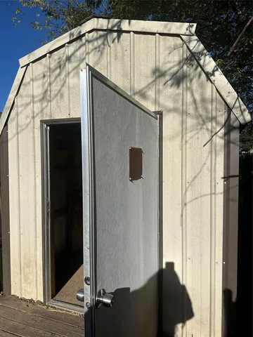 $394,500 | 208 Pearl Drive, Hewitt, TX 76643