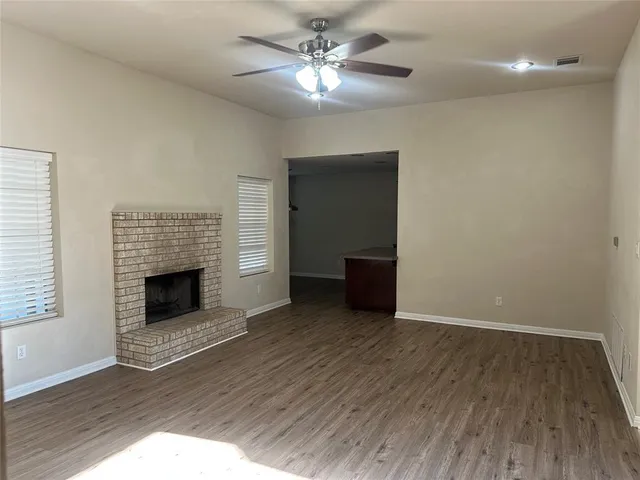 $394,500 | 208 Pearl Drive, Hewitt, TX 76643