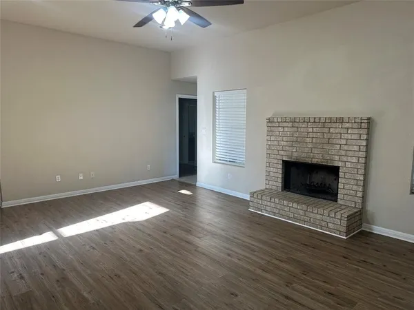 $335,500 | 208 Pearl Drive, Hewitt, TX 76643
