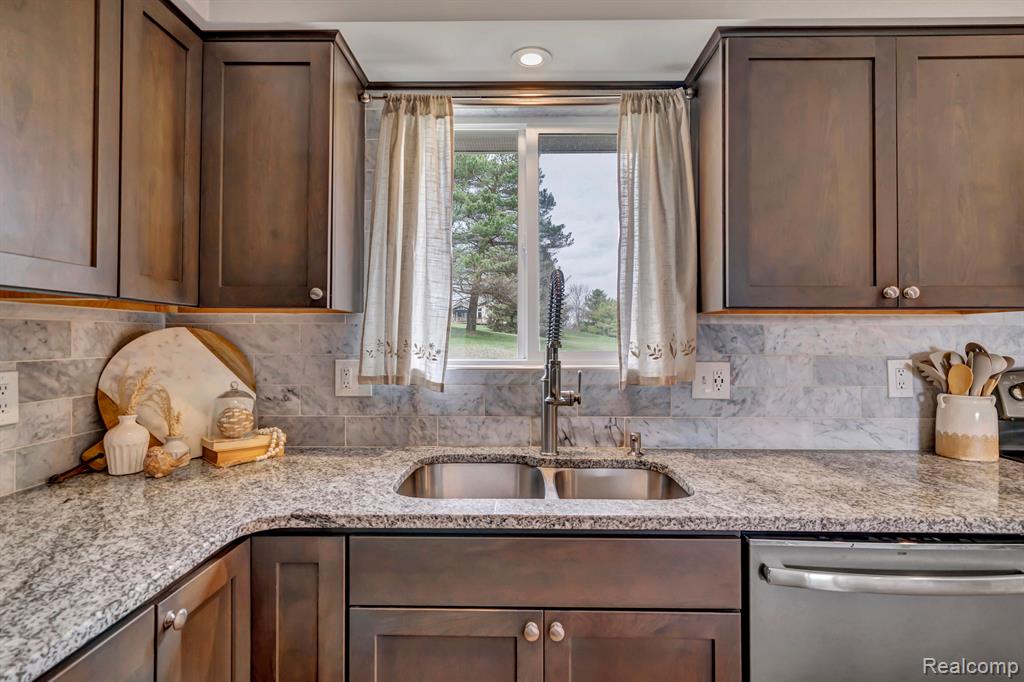 3380 Ludwig Road Oxford, MI 48371 - Photo 6 of 34