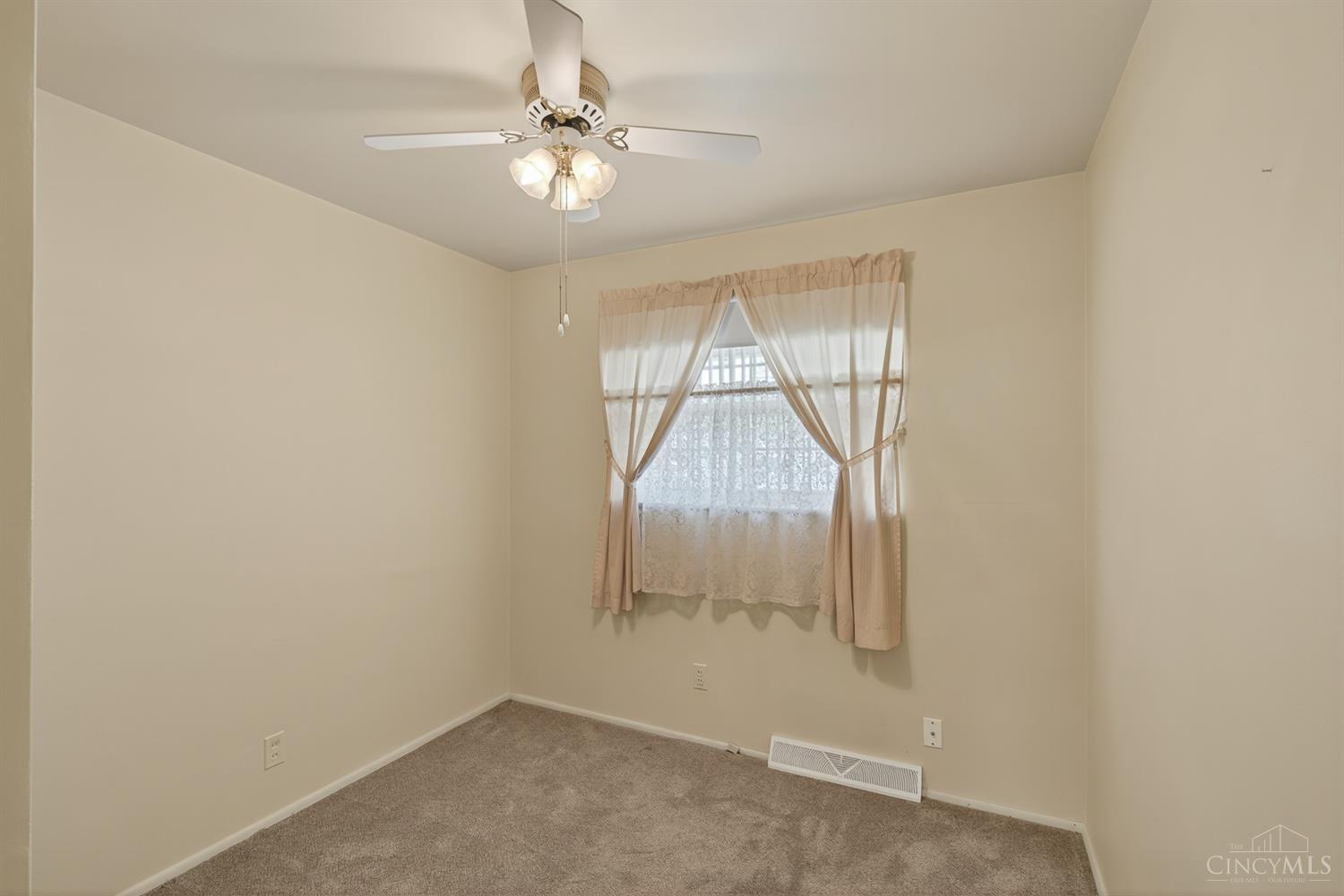 2573 Adams Road Cincinnati, OH 45231 - Photo 19 of 40