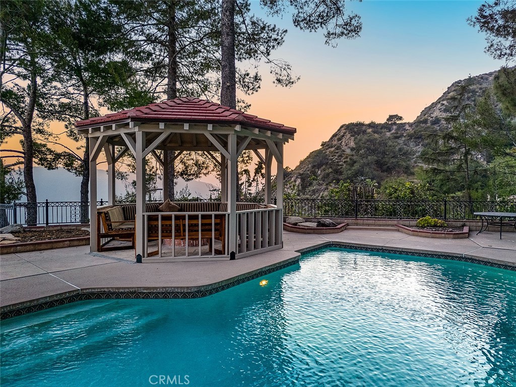 5660 Pine Cone Road La Crescenta, CA 91214 - Photo 5 of 40