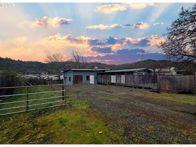 $94,900 | 3668 Joseph Street, Roseburg, OR 97470
