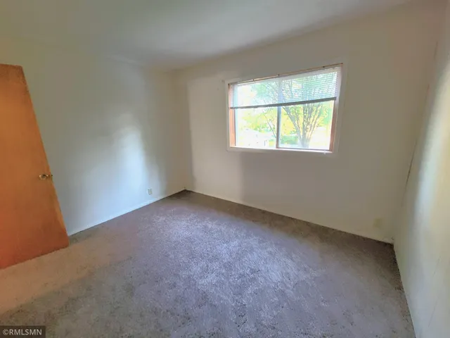 $900 | 545 Birchcrest Drive, Unit 4, River Falls, WI 54022