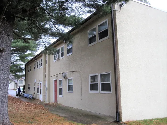 $900 | 545 Birchcrest Drive, Unit 4, River Falls, WI 54022