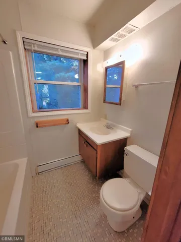 $950 | 545 Birchcrest Drive, Unit 4, River Falls, WI 54022