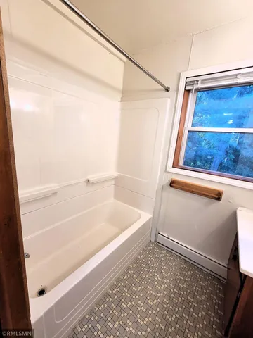 $900 | 545 Birchcrest Drive, Unit 4, River Falls, WI 54022