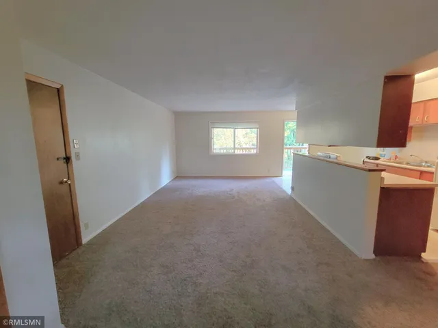 $900 | 545 Birchcrest Drive, Unit 4, River Falls, WI 54022