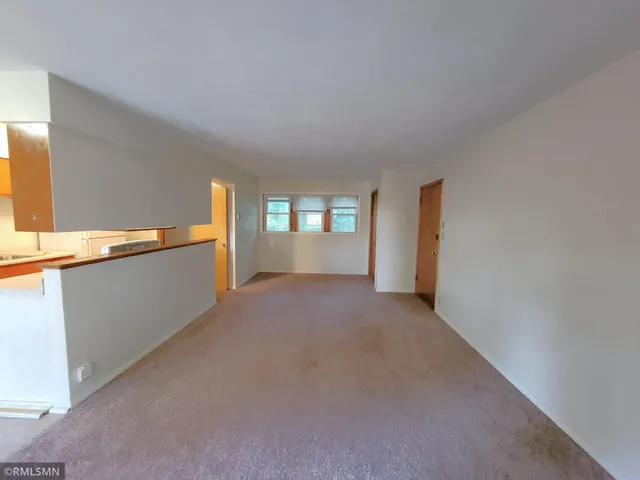 $900 | 545 Birchcrest Drive, Unit 4, River Falls, WI 54022